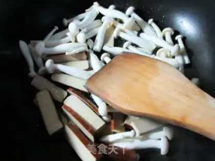 Make Eggs dry with white mushrooms step 2