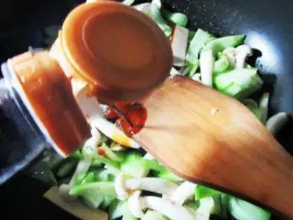 Make Eggs dry with white mushrooms step 5