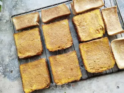 Make Pumpkin toast chip step 5