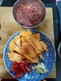 Make Pumpkin beef step 1