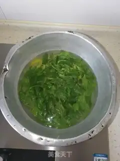 Make Celery leaves step 1