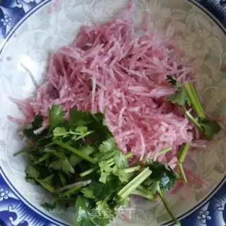 Make The fragrance is cold and radish step 1