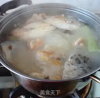 Make Soup with salmon head step 4