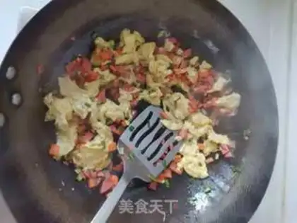Make Carrot ham and egg fried rice step 3