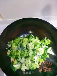 Make Tomatoes and blue flowers step 4