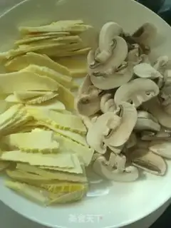 Make Cheap-free mushroom soup step 0