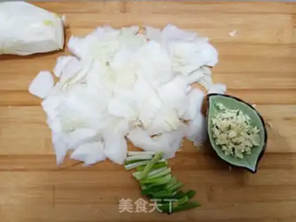 Make Fish cabbage step 1