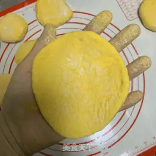 Make Pumpkin red bean pie step 8