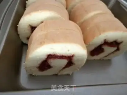 Make Strawberry roll step 17