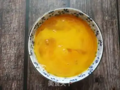 Make Celery fried eggs step 0