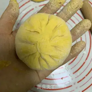 Make Pumpkin red bean pie step 11