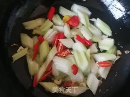 Make Celery fried eggs step 5