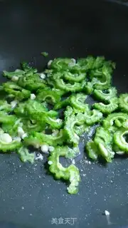 Make Garlic bitter melon step 2
