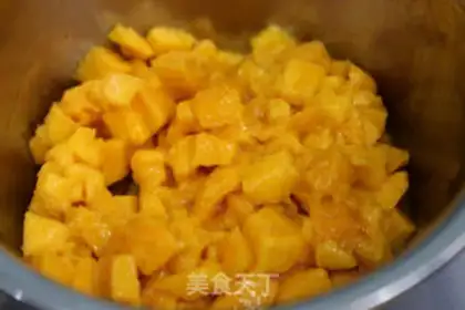 Make Fruit box cake step 23