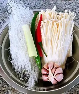 Make Fans steamed with golden needles and mushrooms step 0