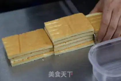 Make Fruit box cake step 25