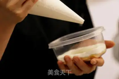 Make Fruit box cake step 29
