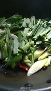 Make Pyramid and garlic step 7