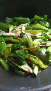 Make Pyramid and garlic step 8