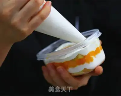 Make Fruit box cake step 32