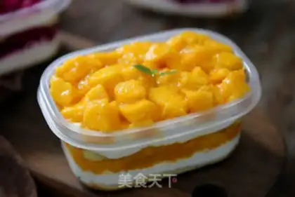 Make Fruit box cake step 33