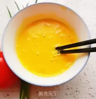 Make Tomato fried eggs step 1
