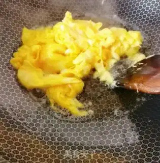 Make Tomato fried eggs step 4