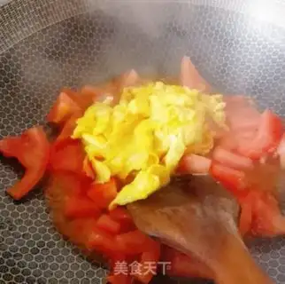 Make Tomato fried eggs step 7