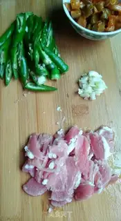 Make Squeeze and thin meat step 0