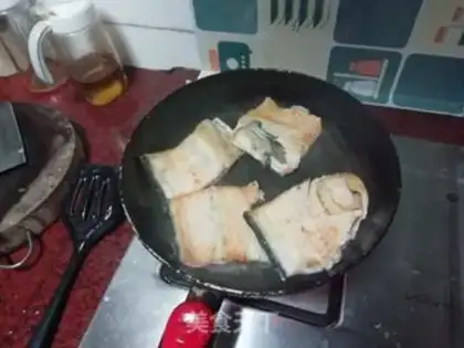 Make Fried salmon bones step 1