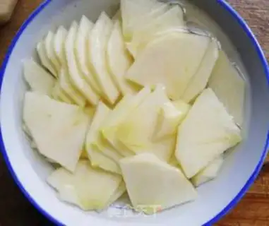 Make Apple-fresh pastry soup step 0