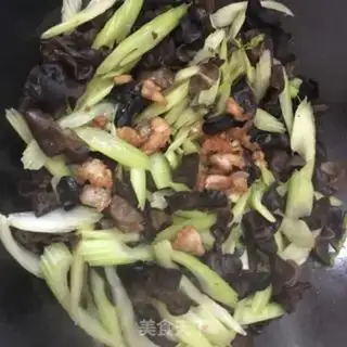 Make Five flowers, three celery step 4