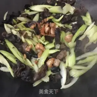 Make Five flowers, three celery step 5