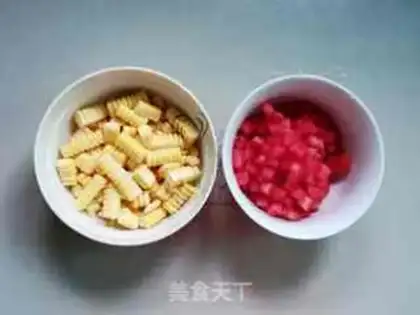 Make Tomato corn fried peas step 1
