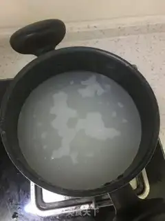 Make Red sugar and rice and omelet soup step 1