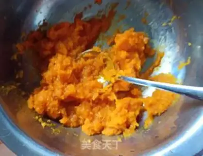 Make Pumpkin cut the buns step 0