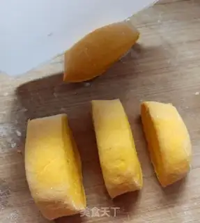 Make Pumpkin cut the buns step 4