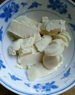 Make White tofu fishball soup step 0