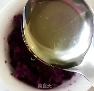 Make Milky-sweety bee violet ball step 2