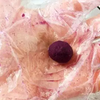 Make Milky-sweety bee violet ball step 5