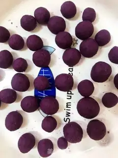 Make Milky-sweety bee violet ball step 6