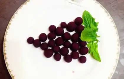 Make Milky-sweety bee violet ball step 7