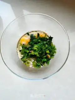 Make oatmeal spinach fried eggs step 4