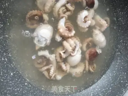 Make Spicy pepper fried octopus step 3