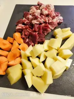 Make Cow and carrot soup step 0
