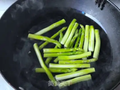 Make Garlic salad step 1