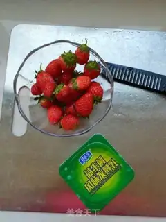 Make Strawberry shakes step 0