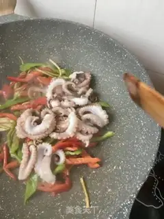 Make Spicy pepper fried octopus step 10