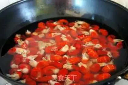 Make Spicy lobster step 1