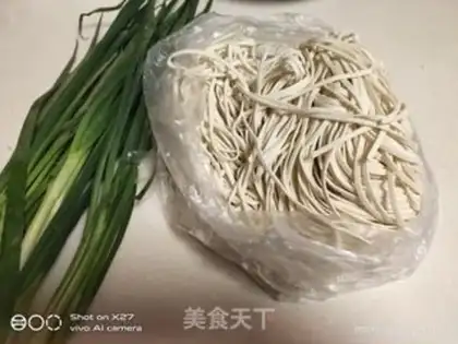 Make Onion noodles step 0